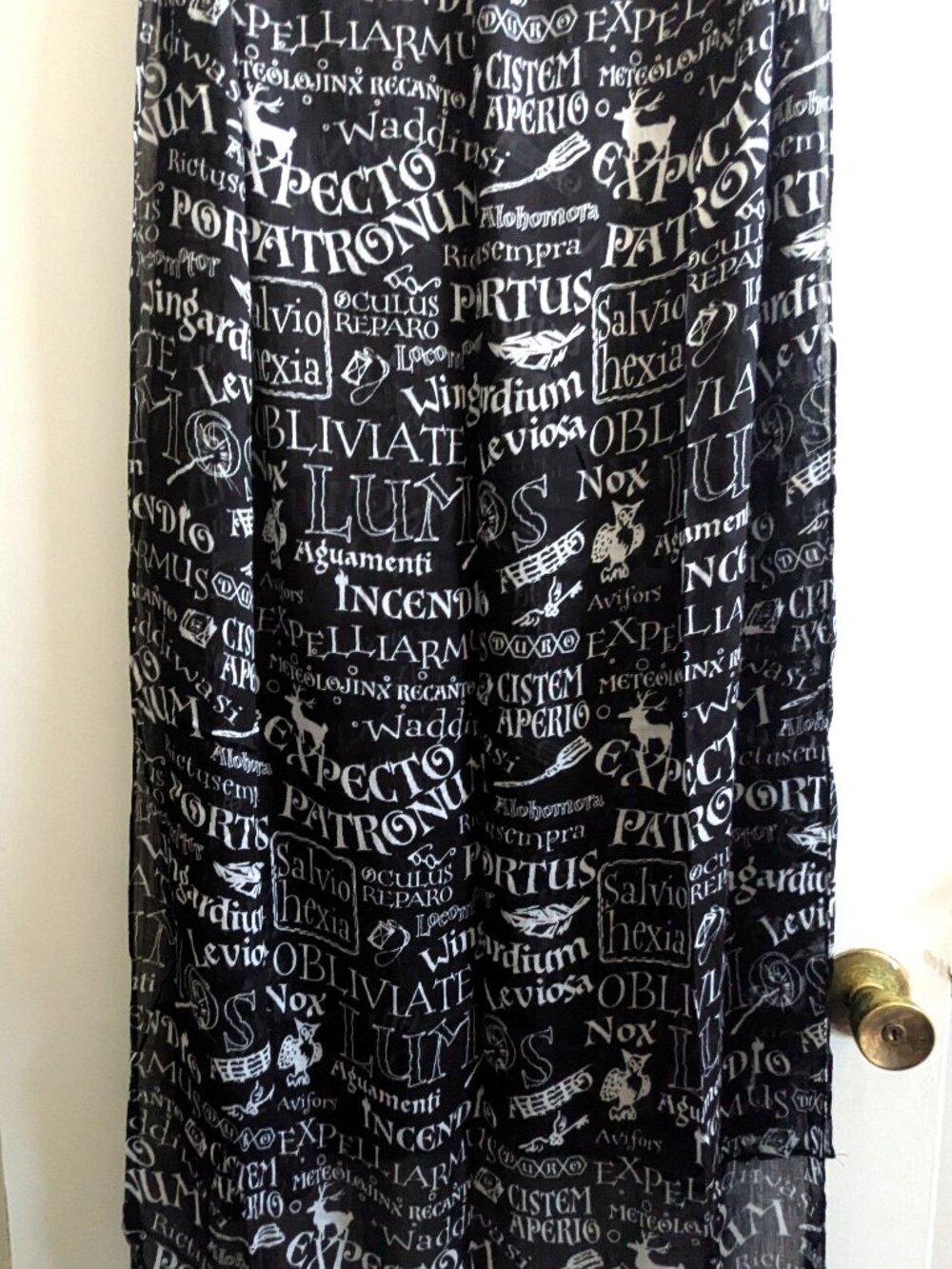 Harry Potter Wizarding World Universal Studios scarf - Picture 2 of 5